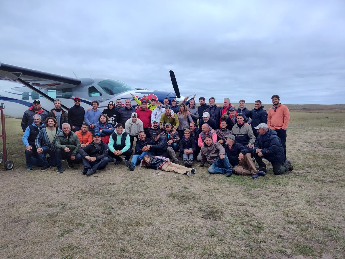 Grupo de pilotos en expedición de vuelo libre Argentina - Vuela Vuela Libre