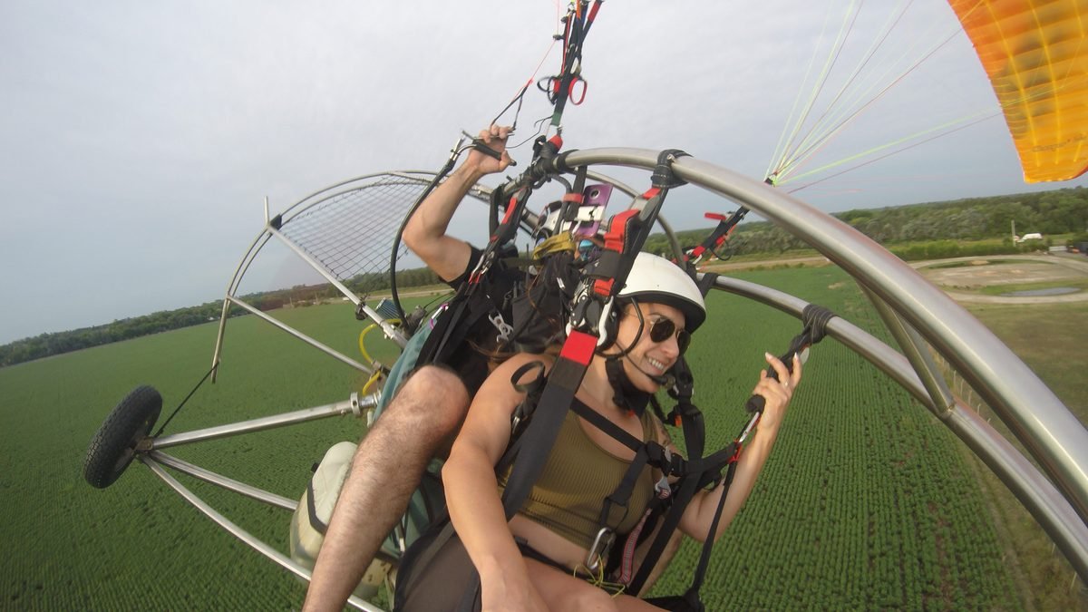 Vuelo en paratrike tándem sobre paisaje argentino - Vuela Vuela Libre